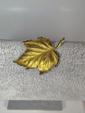 Vtg LESTER 12K Gold Filled Leaf Brooch 1/20 GF Mid Century Textured Botanical